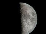 Lua na fase quarto-crescente em 23 de setembro de 2020.
