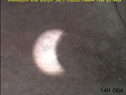 Projeção do eclipse no chão - 14 de dezembro de 2020.