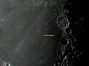 O destacado sistema de cristas Dorsa SMIRNOV.