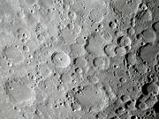 A jovem e proeminente cratera TYCHO.