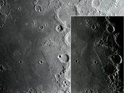 A proeminente Escarpa Rupes RECTA em dois tempos.